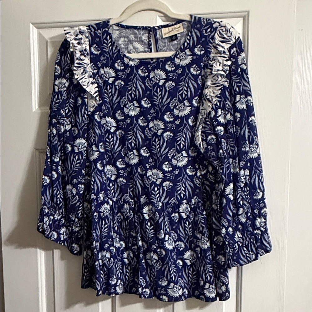 Universal Thread Blue and White Floral Print 3/4 Sleeve Ruffle Top Size Medium